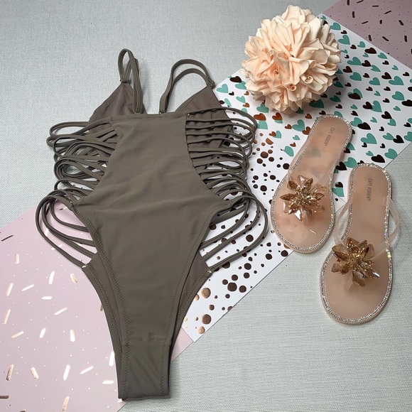 COPY - Fashion Nova’ Side Cutout Swimsuit - Picture 8 of 8